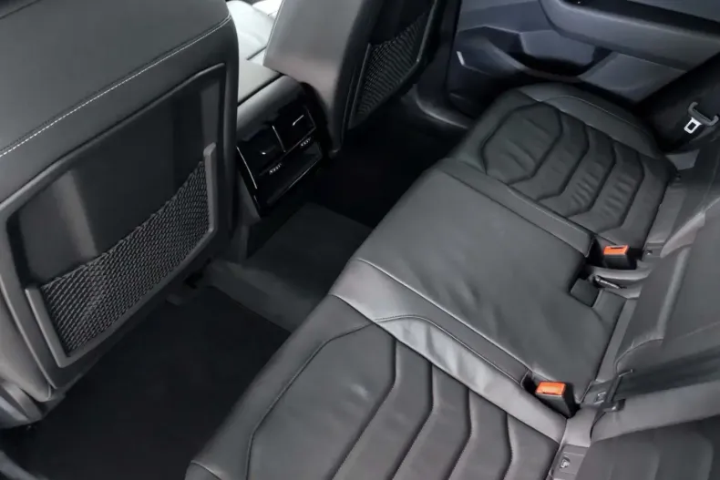 Volkswagen Touareg din 2022 cu 83.110 km - oferta VOL149619 - foto 9