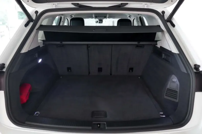 Volkswagen Touareg din 2022 cu 83.110 km - oferta VOL149619 - foto 21