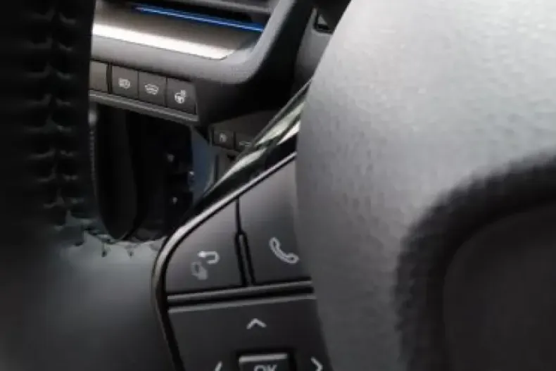 Toyota Prius din 2023 cu 5.994 km - oferta TOY149639 - foto 9