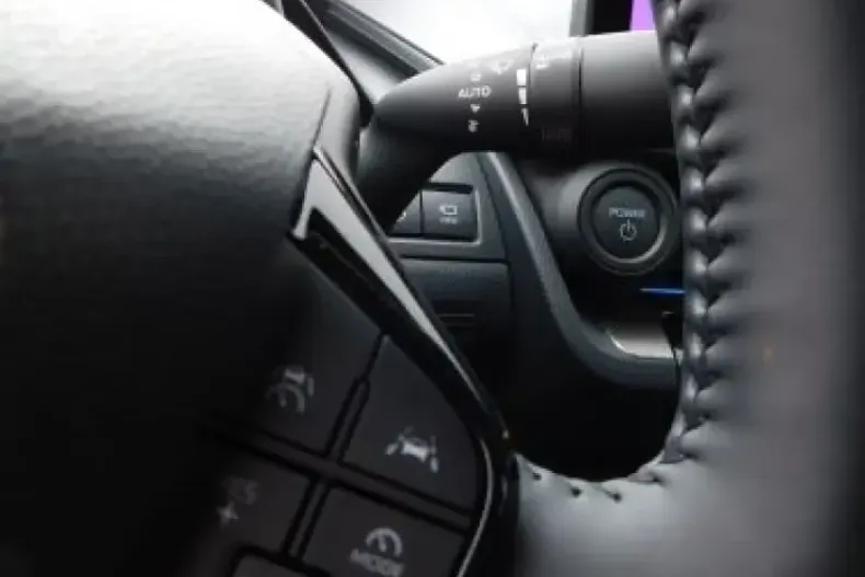 Toyota Prius din 2023 cu 5.994 km - oferta TOY149639 - foto 10