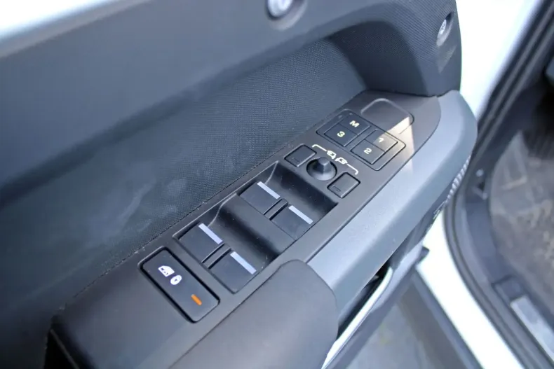 Land Rover Defender din 2023 cu 21.490 km - oferta LAN149642 - foto 6