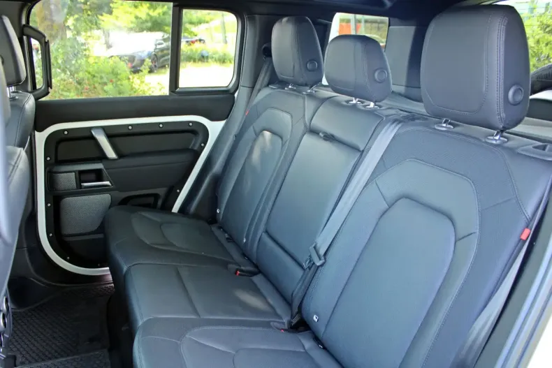 Land Rover Defender din 2023 cu 21.490 km - oferta LAN149642 - foto 24