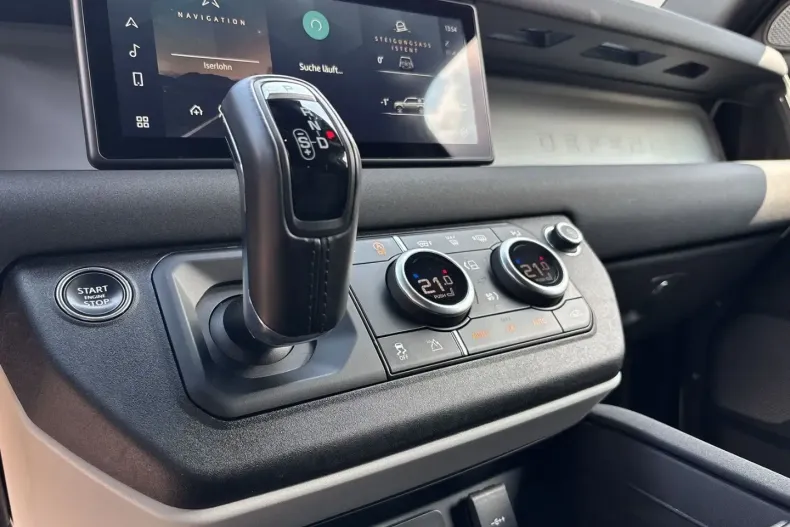 Land Rover Defender din 2023 cu 64.850 km - oferta LAN149650 - foto 11