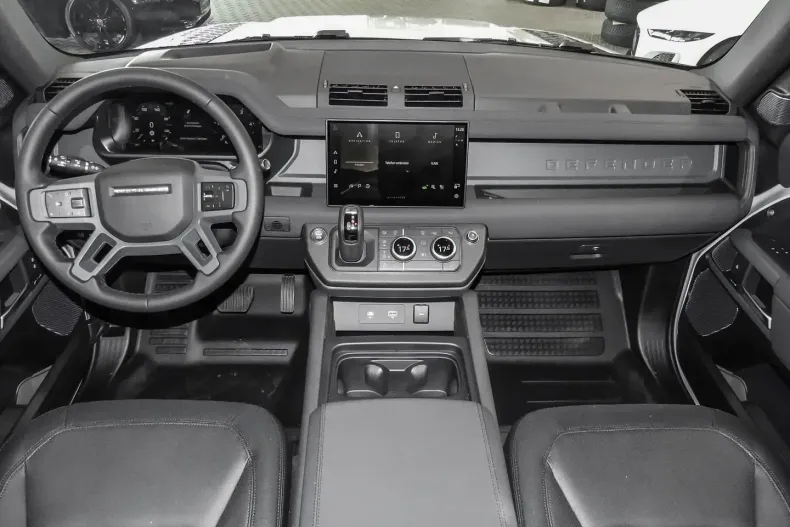 Land Rover Defender din 2023 cu 26.250 km - oferta LAN149651 - foto 4