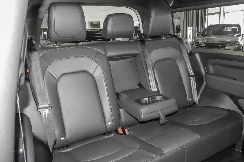 Land Rover Defender din 2023 cu 26.250 km - oferta LAN149651 - foto 5