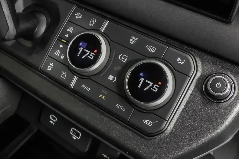 Land Rover Defender din 2023 cu 26.250 km - oferta LAN149651 - foto 12