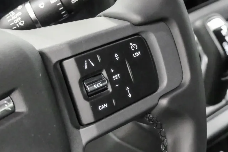 Land Rover Defender din 2023 cu 26.250 km - oferta LAN149651 - foto 13