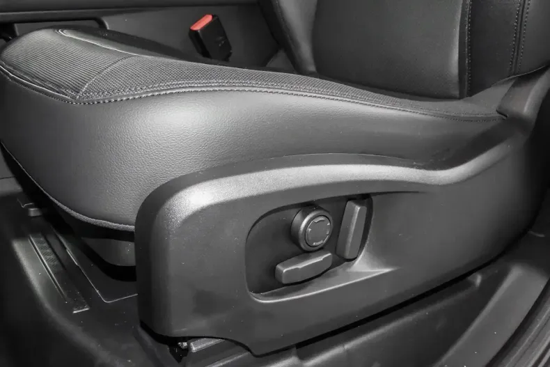 Land Rover Defender din 2023 cu 26.250 km - oferta LAN149651 - foto 15