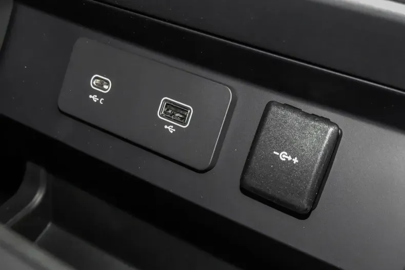 Land Rover Defender din 2023 cu 26.250 km - oferta LAN149651 - foto 17