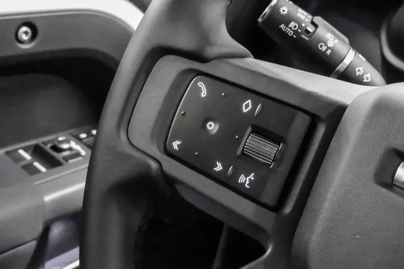 Land Rover Defender din 2023 cu 26.250 km - oferta LAN149651 - foto 18