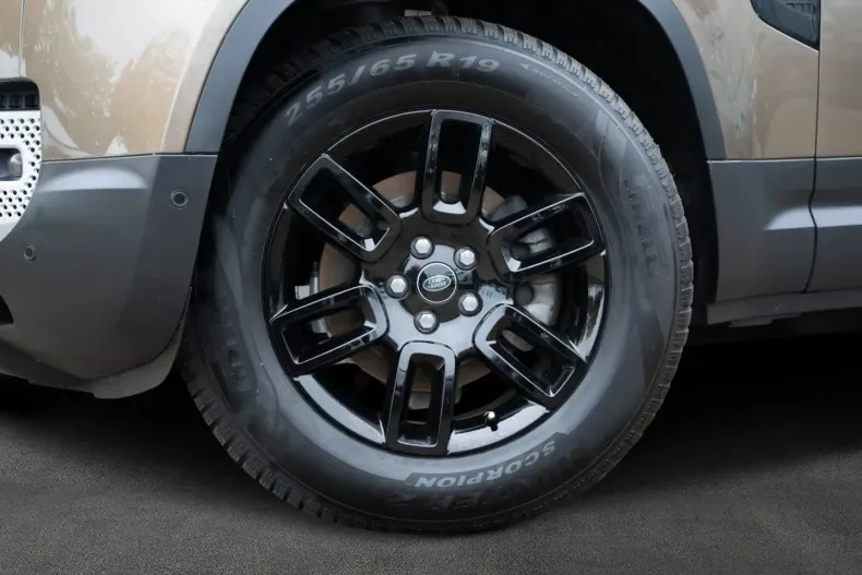 Land Rover Defender din 2024 cu 19.700 km - oferta LAN149654 - foto 5