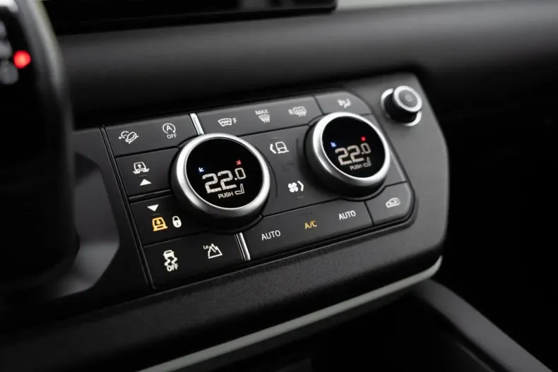 Land Rover Defender din 2024 cu 19.700 km - oferta LAN149654 - foto 16