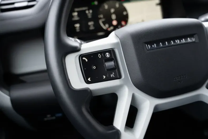 Land Rover Defender din 2024 cu 19.700 km - oferta LAN149654 - foto 19