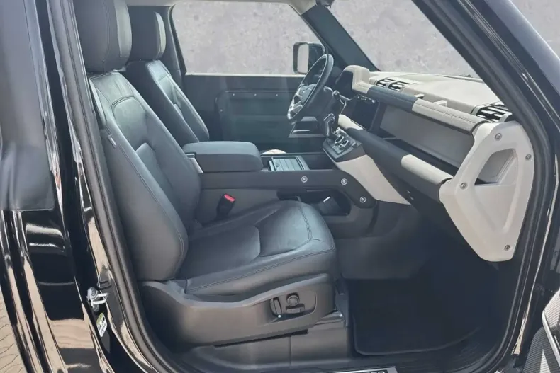 Land Rover Defender din 2023 cu 69.499 km - oferta LAN149655 - foto 3