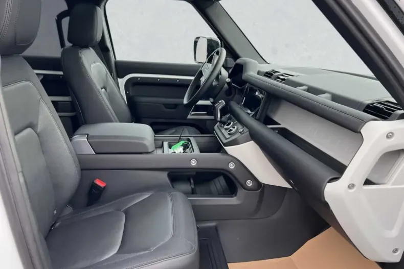 Land Rover Defender din 2023 cu 29.000 km - oferta LAN149657 - foto 3