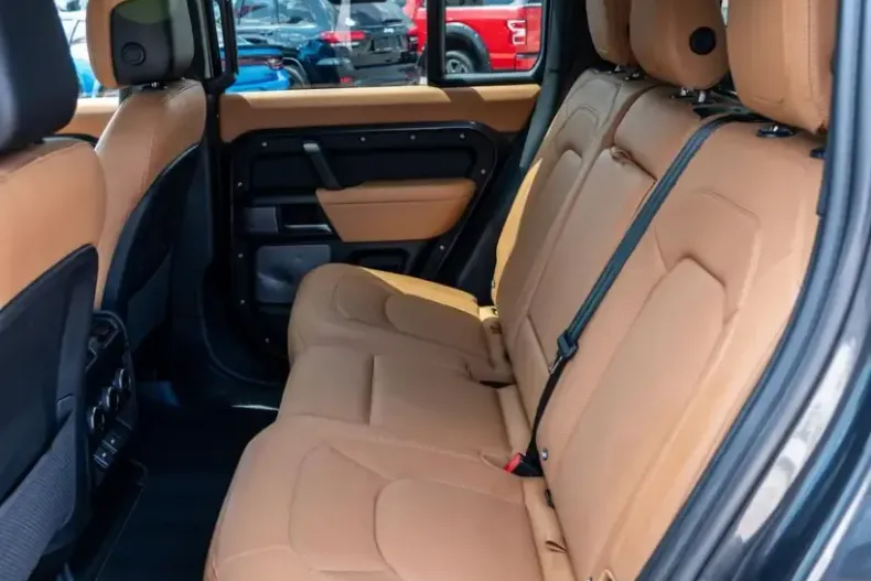 Land Rover Defender din 2023 cu 73.650 km - oferta LAN149674 - foto 19