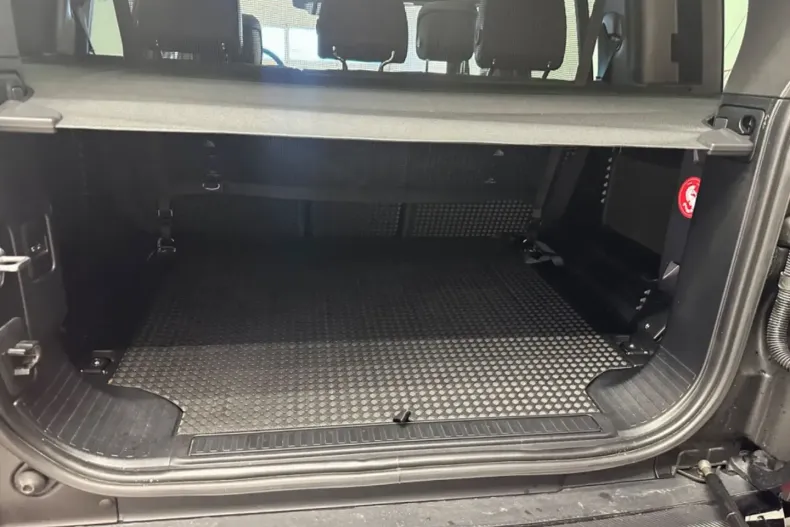 Land Rover Defender din 2023 cu 39.500 km - oferta LAN149676 - foto 15