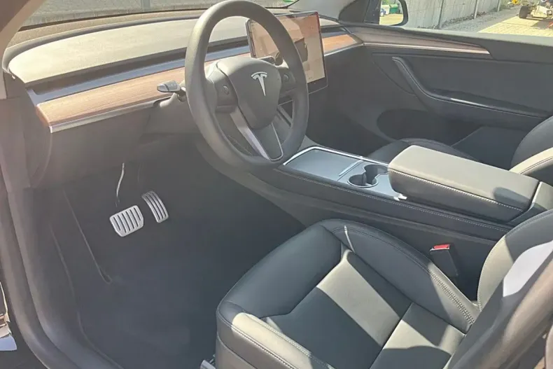 Tesla Model Y din 2025 cu 12.000 km - oferta TES149705 - foto 4