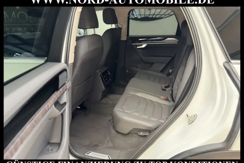 Volkswagen Touareg din 2022 cu 76.879 km - oferta VOL149755 - foto 14