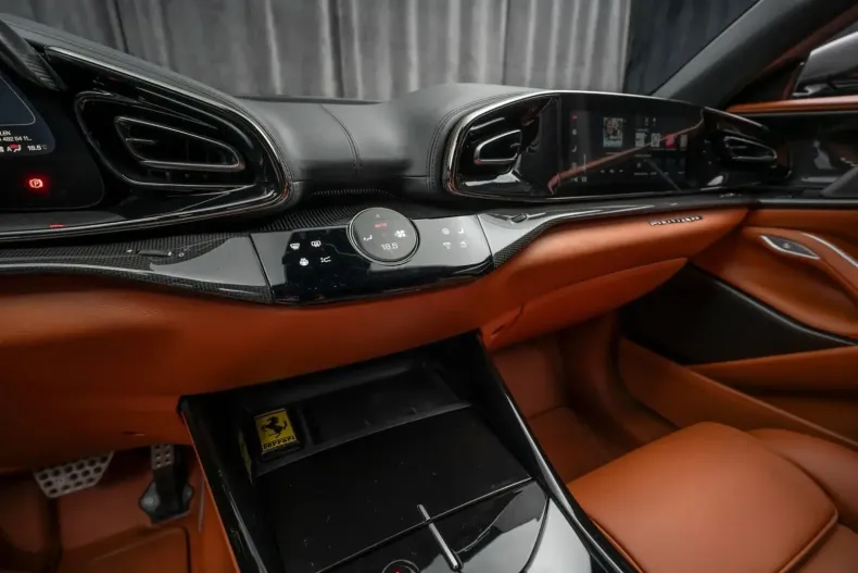 Ferrari Purosangue din 2024 cu 9.650 km - oferta FER149817 - foto 22