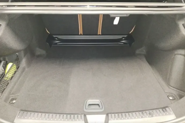 Mercedes-Benz E 200 din 2025 cu 9.047 km - oferta MER149823 - foto 15