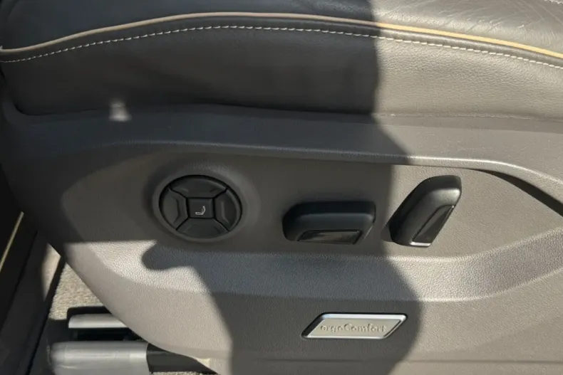 Volkswagen Touareg din 2023 cu 31.985 km - oferta VOL149909 - foto 21