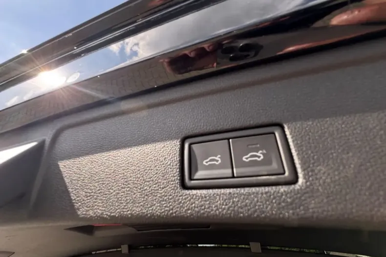 Volkswagen Touareg din 2023 cu 31.985 km - oferta VOL149909 - foto 31