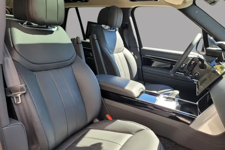 Land Rover Range Rover din 2024 cu 4.425 km - oferta LAN149952 - foto 9