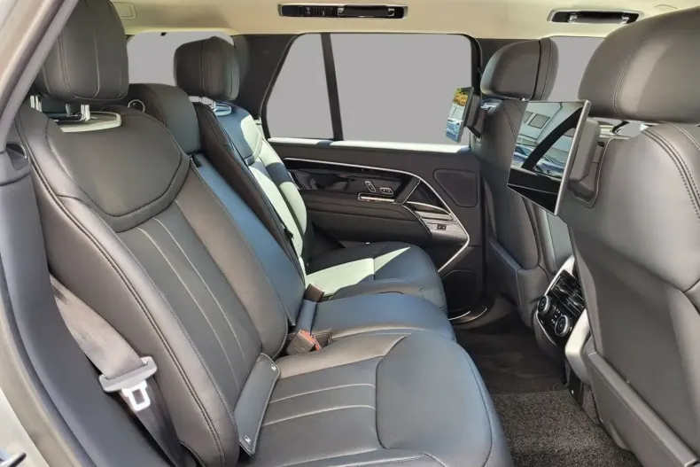 Land Rover Range Rover din 2024 cu 4.425 km - oferta LAN149952 - foto 11