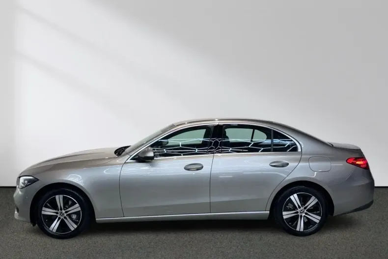 Mercedes-Benz C 300 din 2024 cu 7.980 km - oferta MER149962 - foto 2