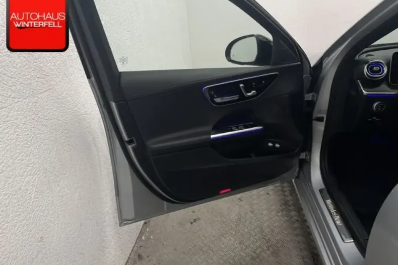 Mercedes-Benz C 300 din 2022 cu 33.278 km - oferta MER149965 - foto 41