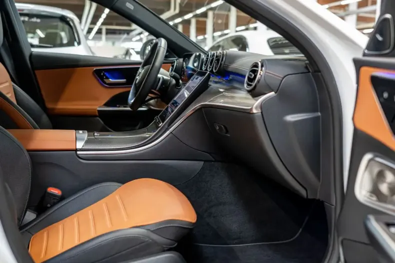 Mercedes-Benz C 300 din 2023 cu 9.987 km - oferta MER149969 - foto 2