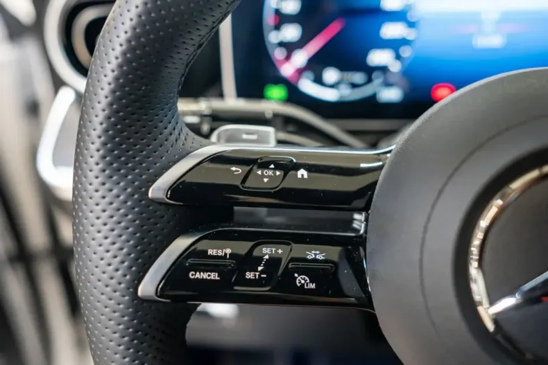 Mercedes-Benz C 300 din 2023 cu 9.987 km - oferta MER149969 - foto 12