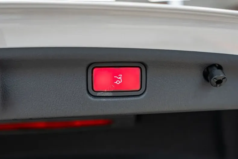 Mercedes-Benz C 300 din 2023 cu 9.987 km - oferta MER149969 - foto 21