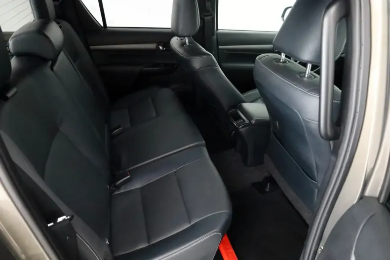 Toyota Hilux din 2023 cu 20.660 km - oferta TOY150012 - foto 6