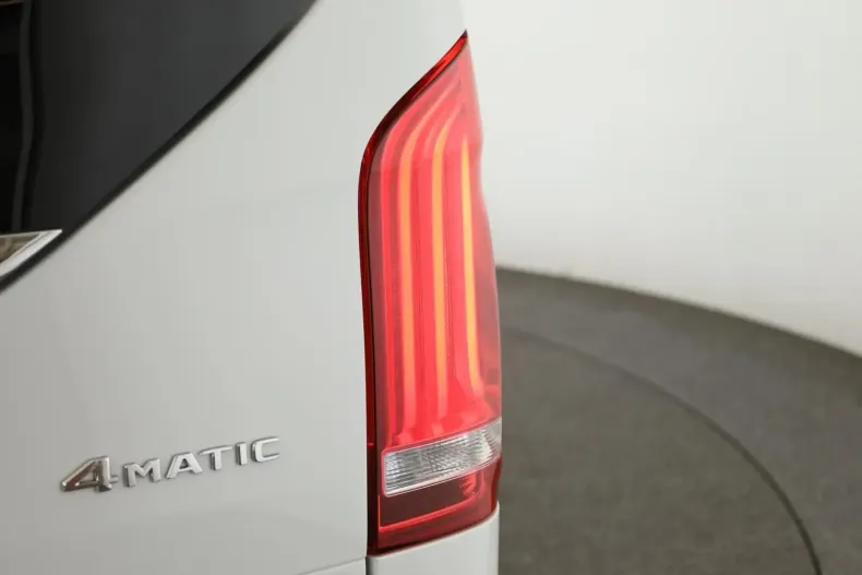 Mercedes-Benz V 300 din 2022 cu 16.300 km - oferta MER150090 - foto 11