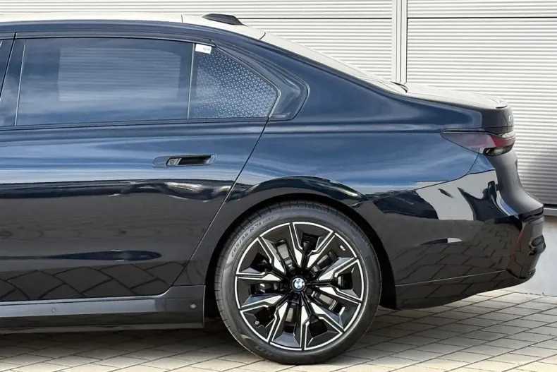 BMW i7 din 2024 cu 2.081 km - oferta BMW150106 - foto 9