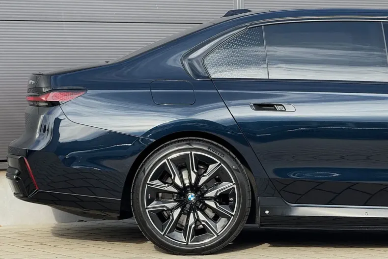 BMW i7 din 2024 cu 2.081 km - oferta BMW150106 - foto 13