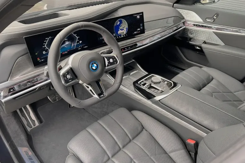 BMW i7 din 2024 cu 2.081 km - oferta BMW150106 - foto 14