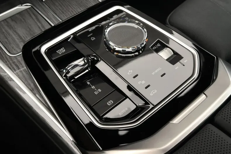 BMW i7 din 2024 cu 2.081 km - oferta BMW150106 - foto 20