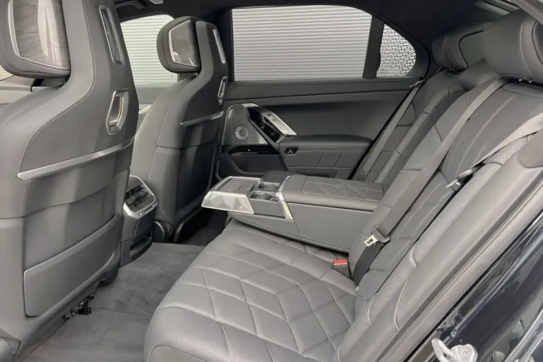 BMW i7 din 2024 cu 2.081 km - oferta BMW150106 - foto 31