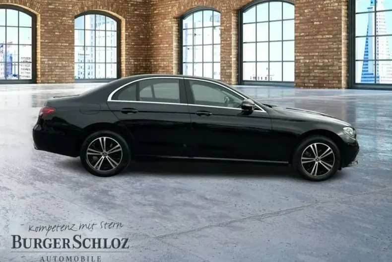 Mercedes-Benz E 220 din 2022 cu 50.929 km - oferta MER150137 - foto 4