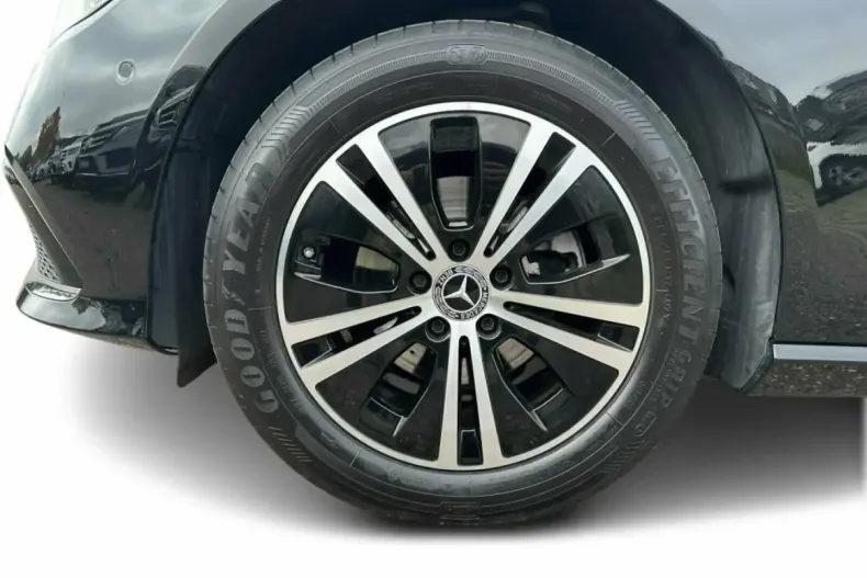 Mercedes-Benz E 220 din 2022 cu 50.929 km - oferta MER150137 - foto 9