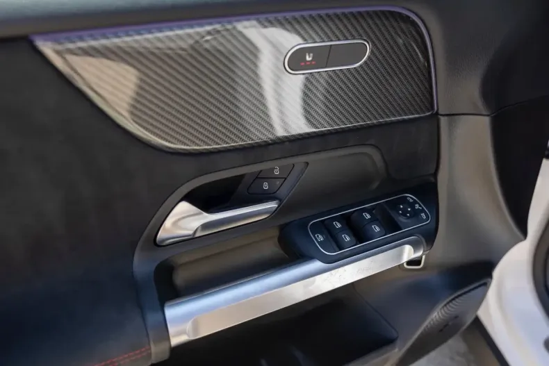 Mercedes-Benz GLB 250 din 2021 cu 39.277 km - oferta MER150176 - foto 24