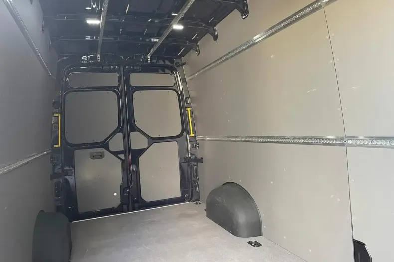 Volkswagen Crafter din 2024 cu 20.000 km - oferta VOL150188 - foto 13