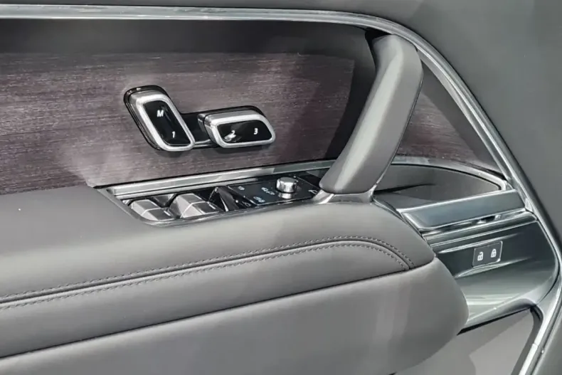 Land Rover Range Rover din 2025 cu 12.000 km - oferta LAN150236 - foto 10