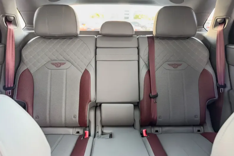 Bentley Bentayga din 2024 cu 7.300 km - oferta BEN150270 - foto 23