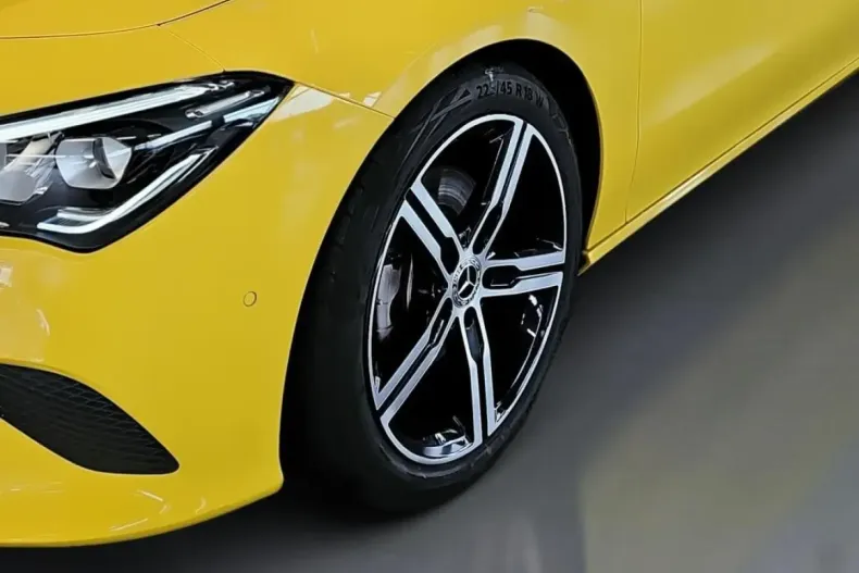 Mercedes-Benz CLA 200 din 2023 cu 35.785 km - oferta MER150284 - foto 3