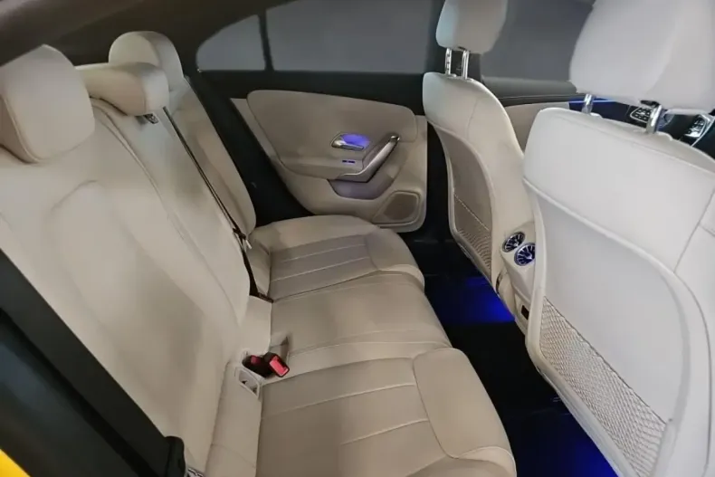 Mercedes-Benz CLA 200 din 2023 cu 35.785 km - oferta MER150284 - foto 12