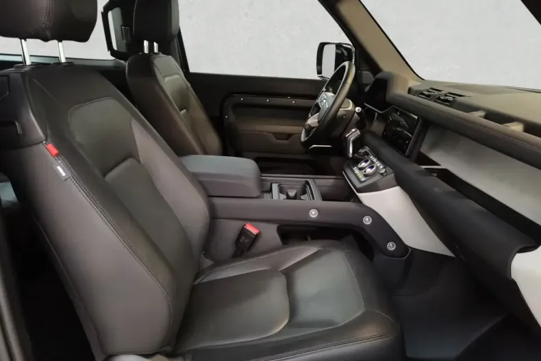 Land Rover Defender din 2024 cu 37.850 km - oferta LAN150287 - foto 3